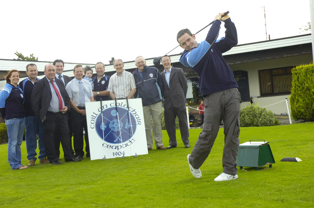 Martin Swift tees off at the launch of the Killyclogher GFC Golf Classic. Looking on are, Micket Harte, Emma Wallace, Brendan Harkin, Charlie McNamee, Felim Quinn, Niall McKenna, Peter O'Kane, Kieran Kennedy & Lawerence Black